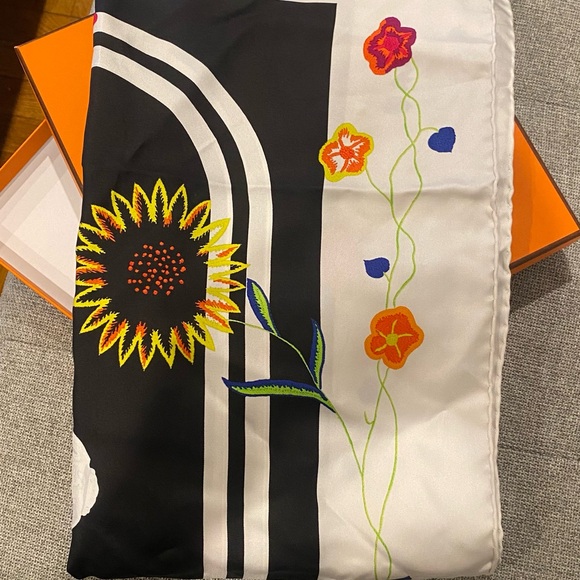 Authentic Hermes silk scarf - Picture 3 of 16